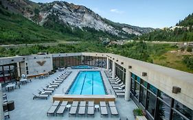 Snowbird Cliff Lodge